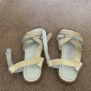Saltwater Sandals womens 6 kids 4